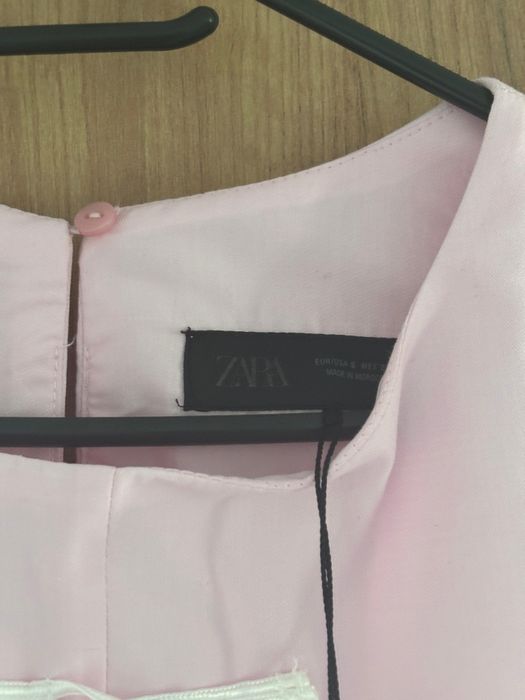 Top roz cu volane Zara