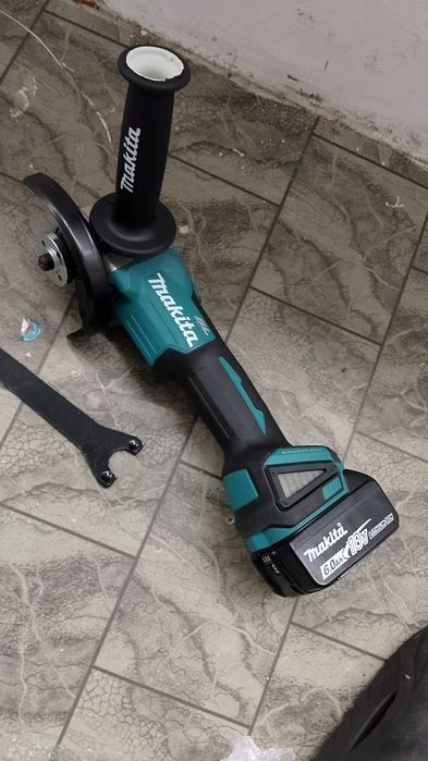 Flex cu variator Makita cu baterie de 6A