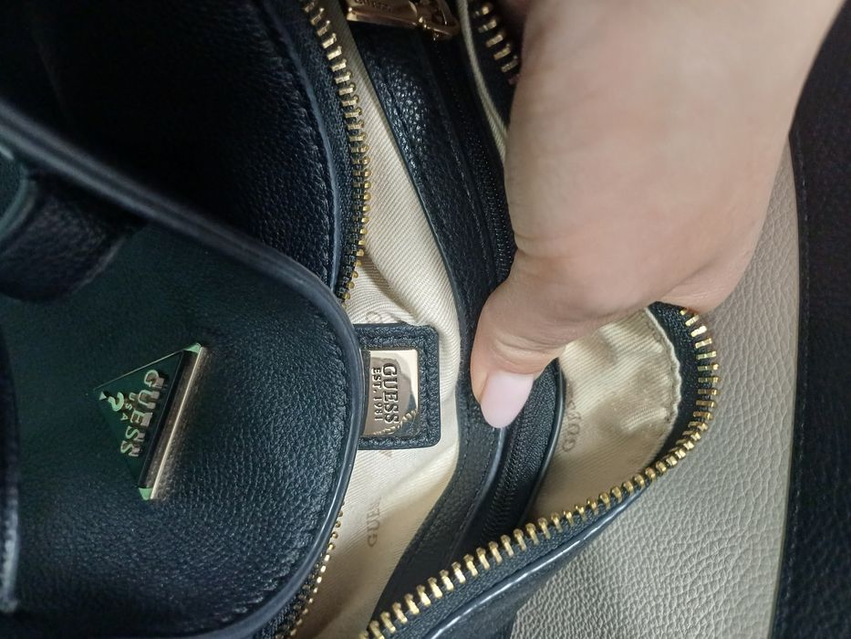 Дамска чанта Guess