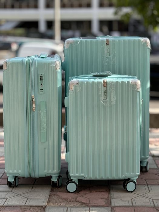 Чемодан из противоударного пластика chamadon