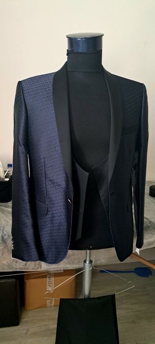 Costum elegant barbati