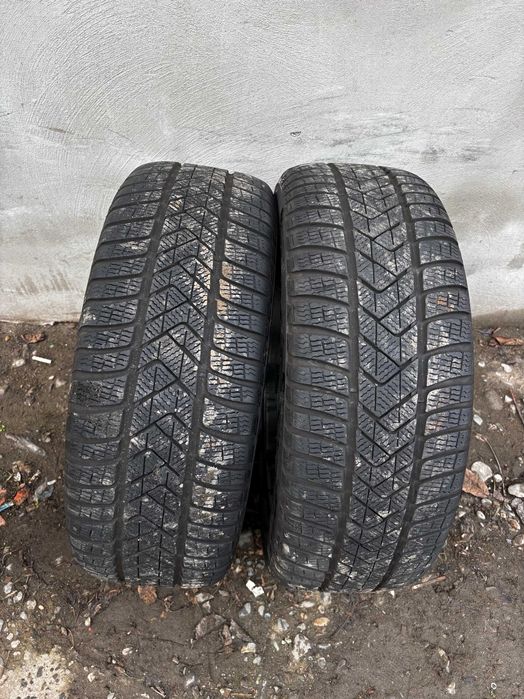Doua anvelope Pirelli SottoZero Winter 235 45 R18 ci405