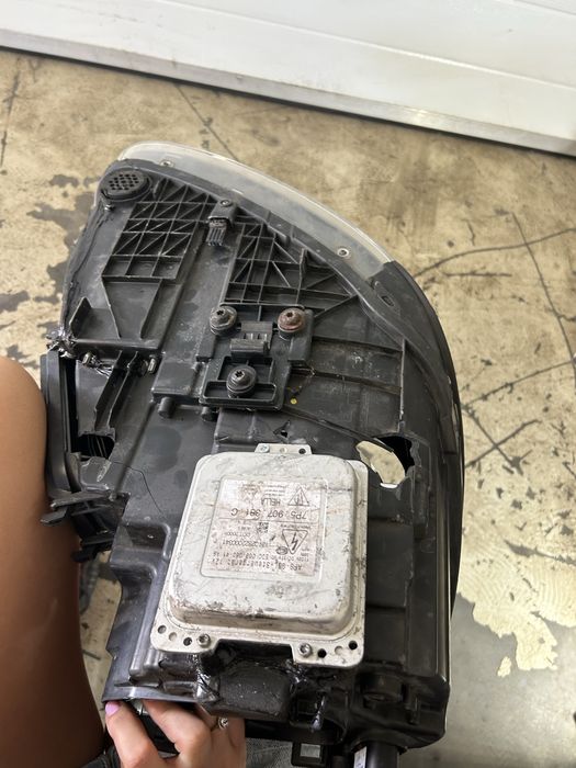 Far partea stanga Porsche Cayenne 2010-2014 CU DEFECT cod 7P5 941 031