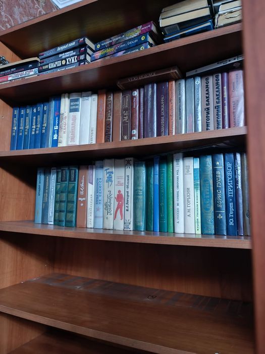 Шкаф для книг, посуды и других мелочей