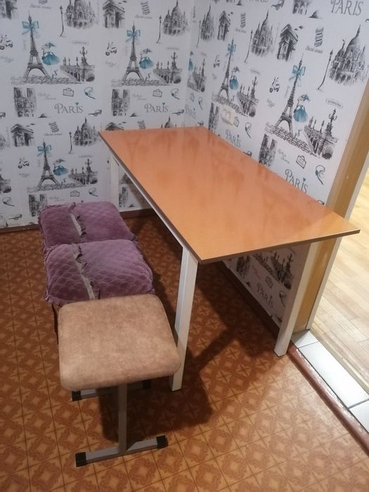 Кухонный стол и стулья