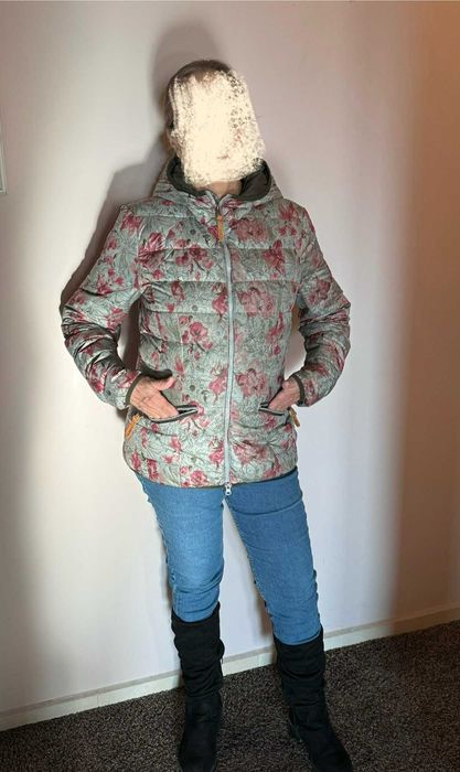 Дамско леко пухено яке на цветя