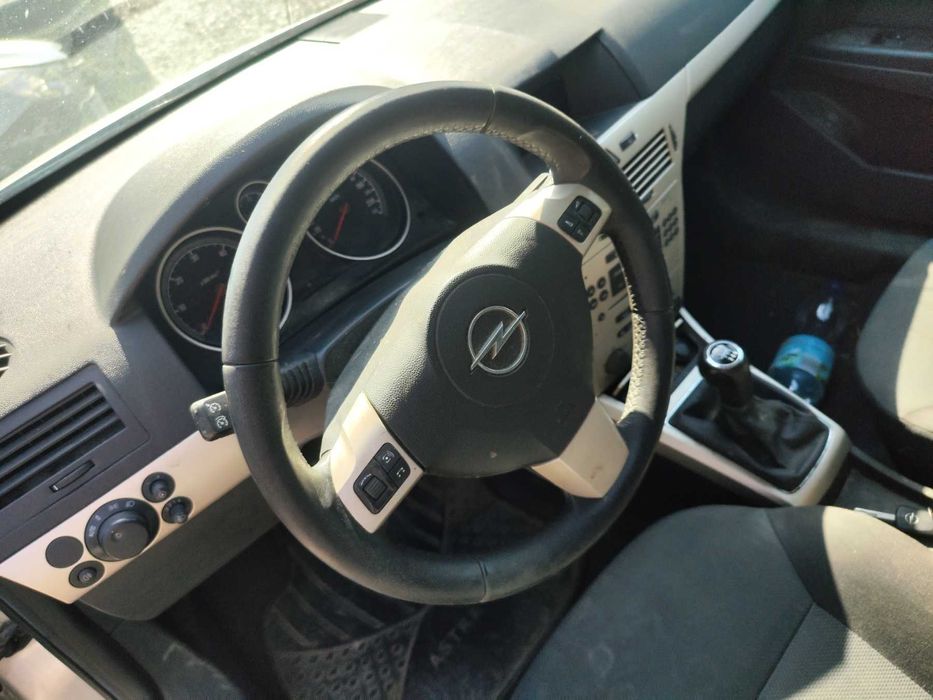 Opel Astra H на части 1.9 101кс 74кв
