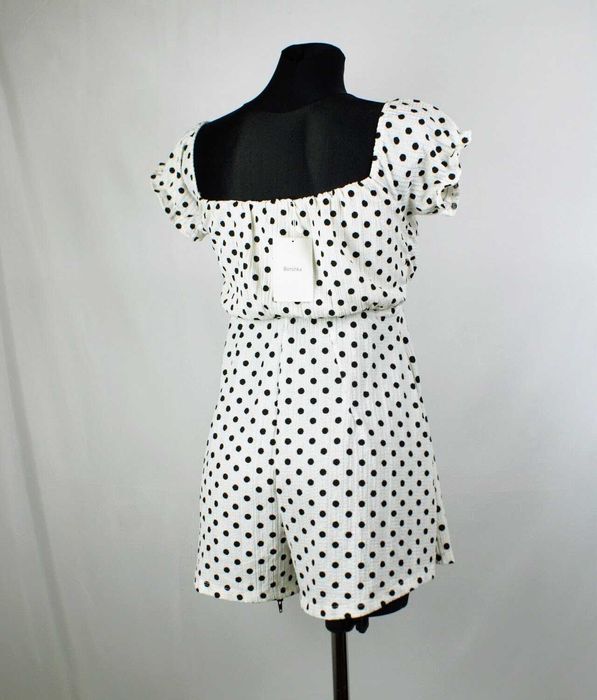 Salopetă scurtă Bershka albă cu buline – mărimea S, nouă cu etichetă