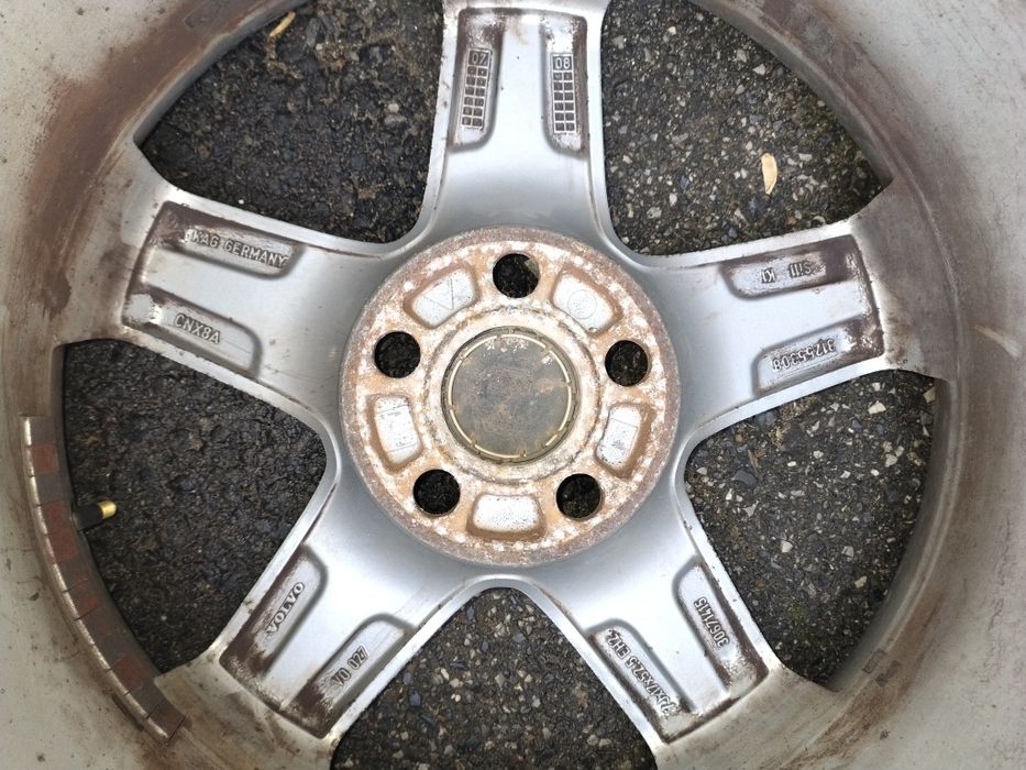 Jenți de Volvo pe 17