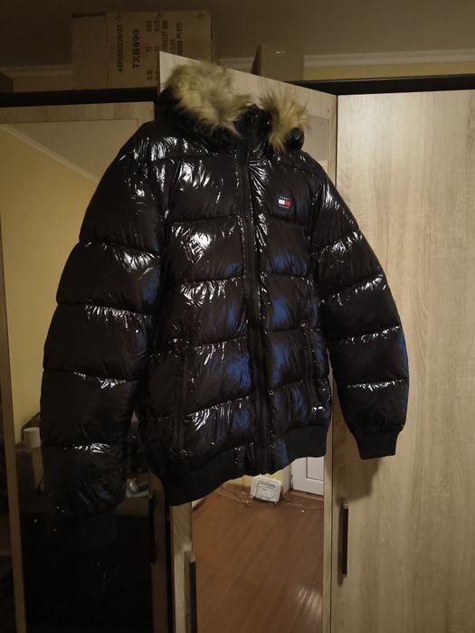 Geaca de iarna Tommy Hilfiger.
