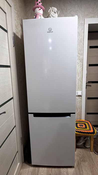 Продам холодильник INDESIT