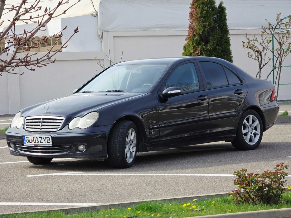 Vând Mercedes-Benz C220 CDI