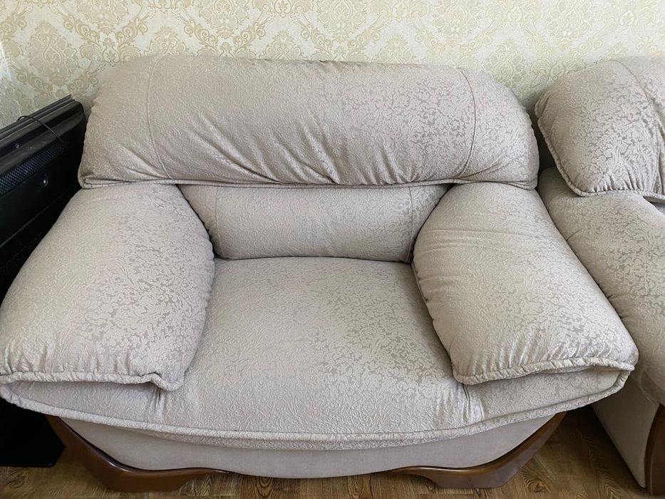 Продаётся диван в хорошем состоянии