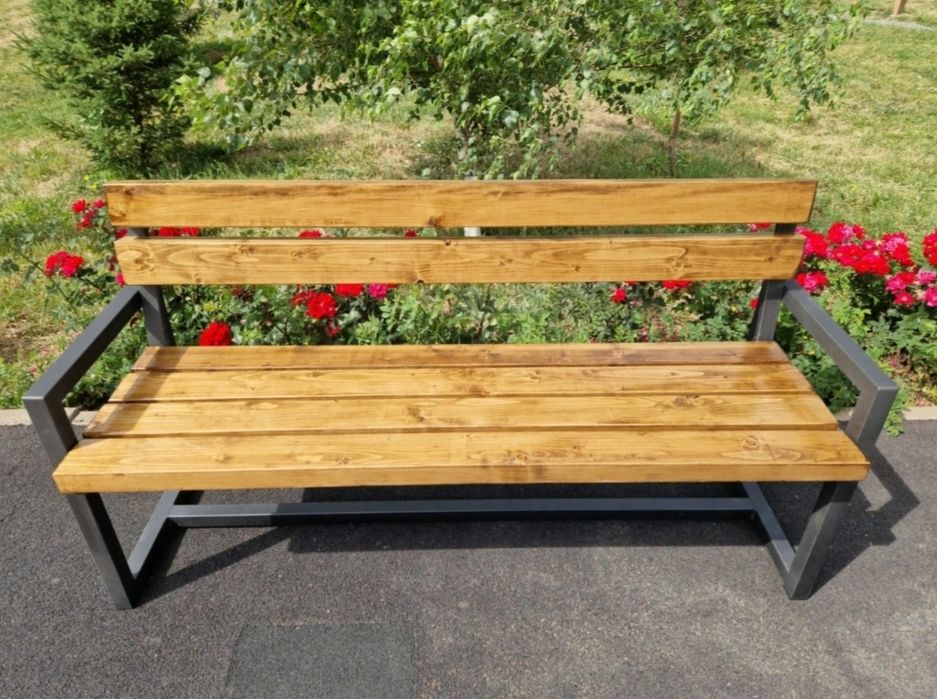 Скамейка Golden bench