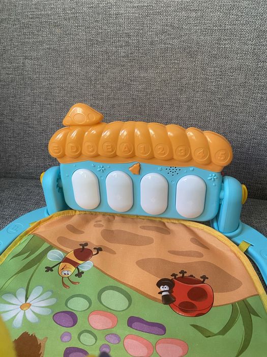 Covoraș de joacă cu pod de joacă și pernă - Animale