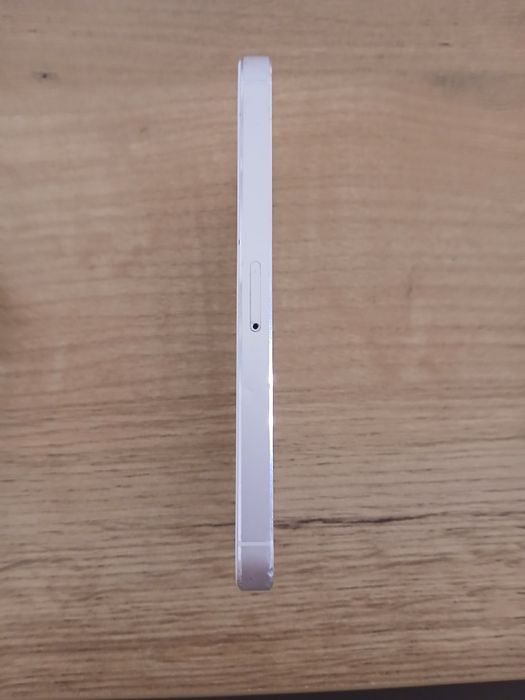 IPhone 5 белый с зарядкой