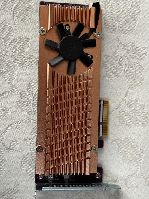 Продавам NAS QNAP TS-855eU-8G 64Gb + QXG-10G2TB + QM2-2P-344A