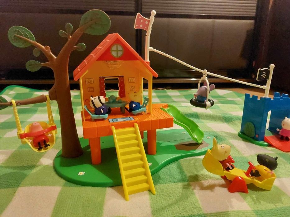 Doar figurinele pret 80 lei, spatiul de joaca este vandut