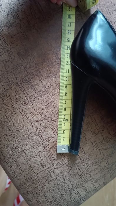 Продам туфли новые 37 р.