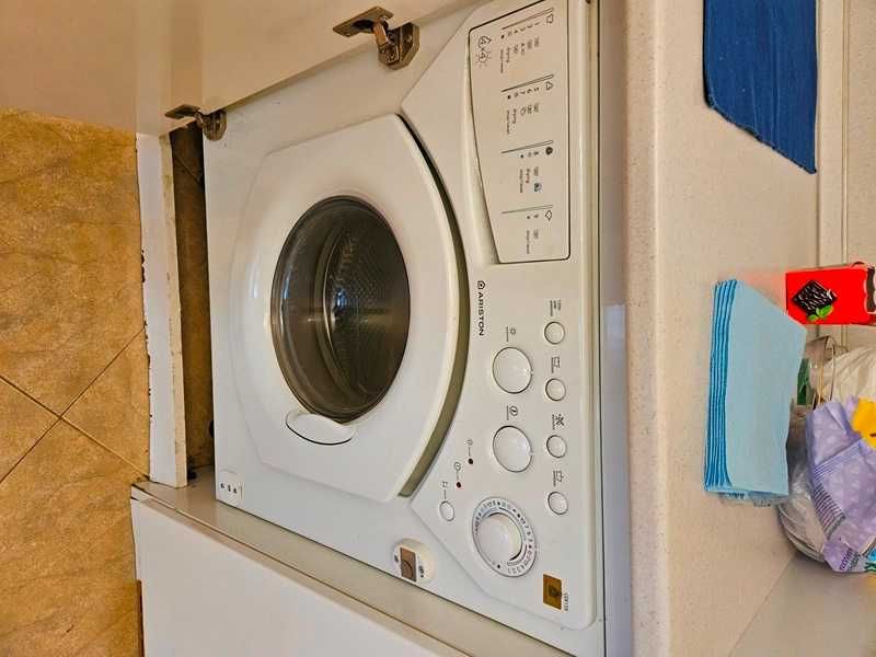 Бяла кухня с вградени уреди. МДФ.