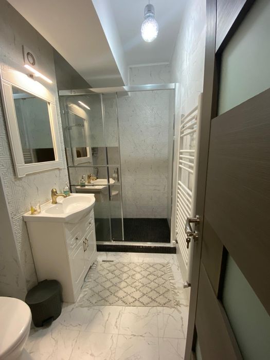 Inchiriez apartament 2 camere regim hotelier