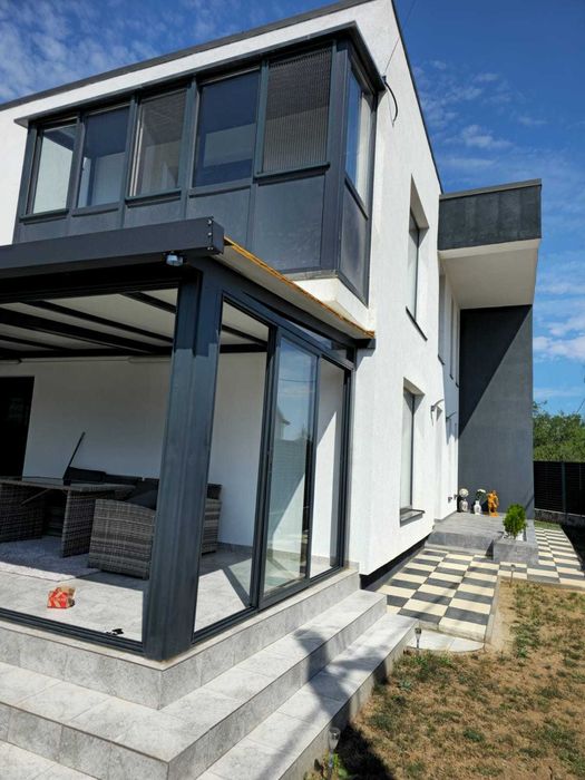 Acoperis cu panou sandwich sau sticla,structura aluminiu