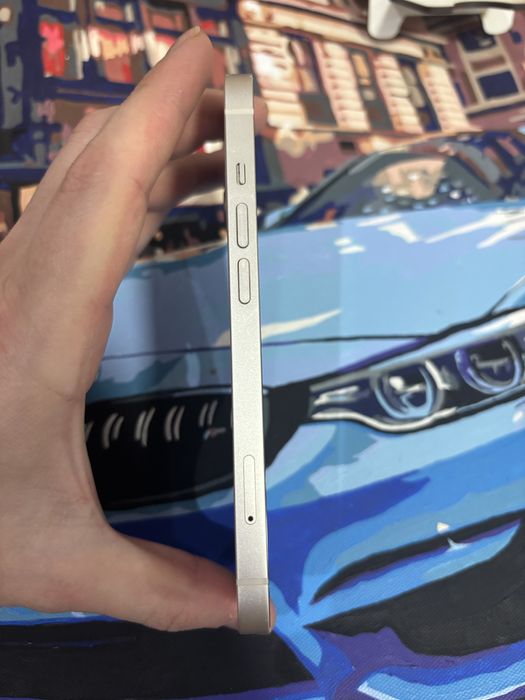 Продам IPhone 13