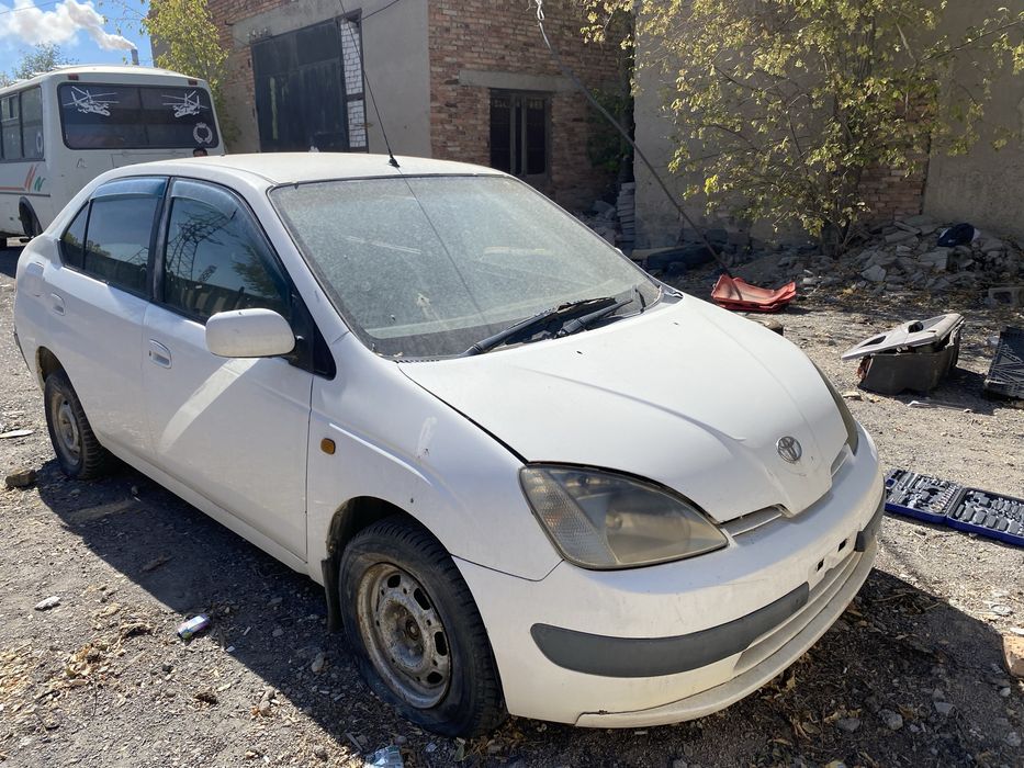 Toyota prius гибрид.                           .