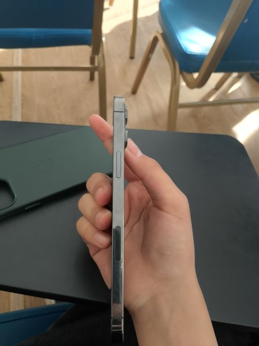 Продам Айфон 12 про макс