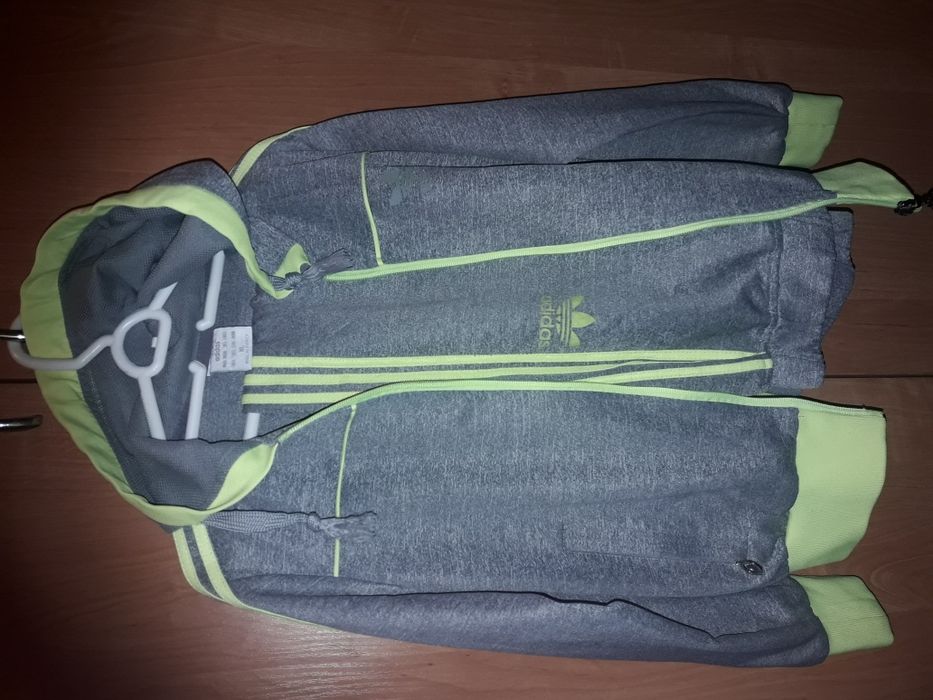 Продам спортивный костюм