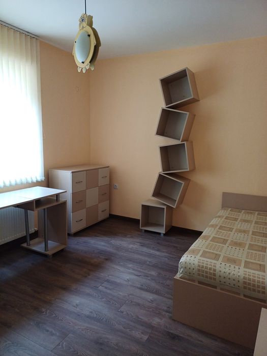 Дава се под наем Тристаен апартамент в Русе, Търговия на едро - 95 кв.м за 510 € - Снимка #1