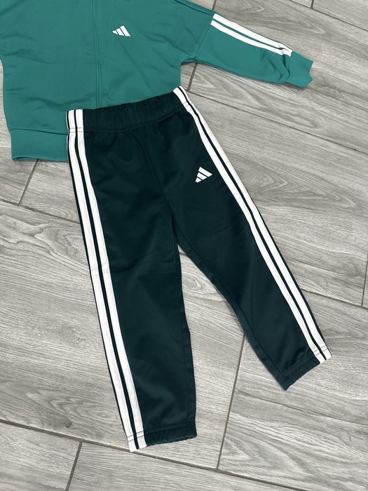 Trening adidas ca si nou