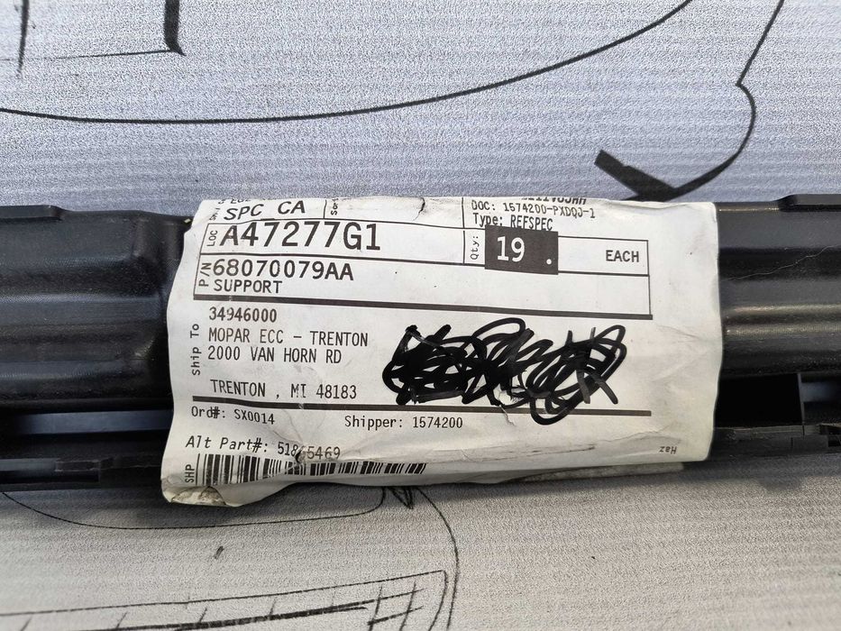 Suport / Ghidaj Central Bară Spate Fiat 500 / Abarth 500 2017 / 2007-2024 Cod OEM 68070079AA (5A3)