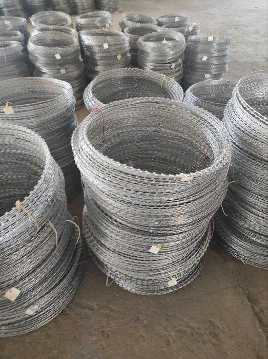 Колючая проволока и егоза наилучшая защита от несанкционированного