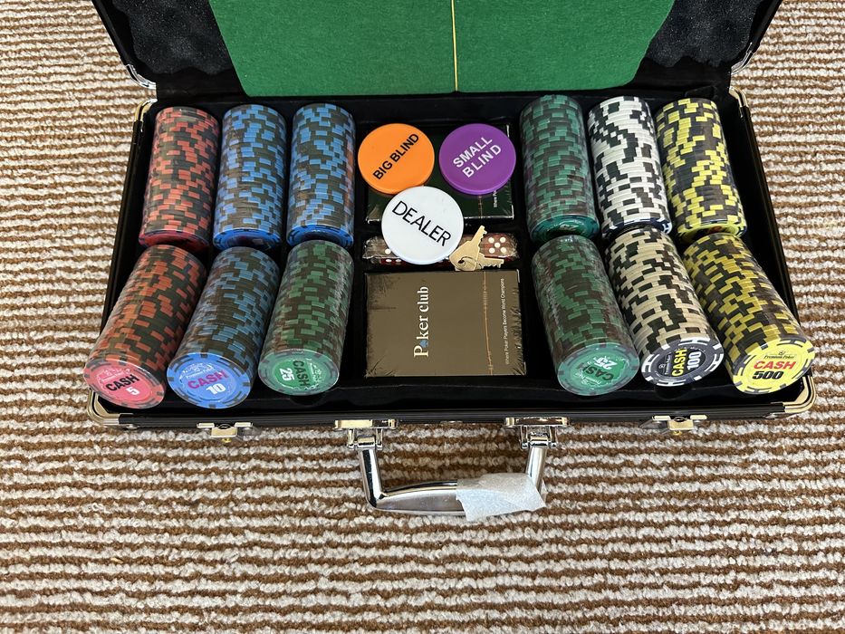 Покерный набор CASH, 300 Фишек 14 г с номиналом !