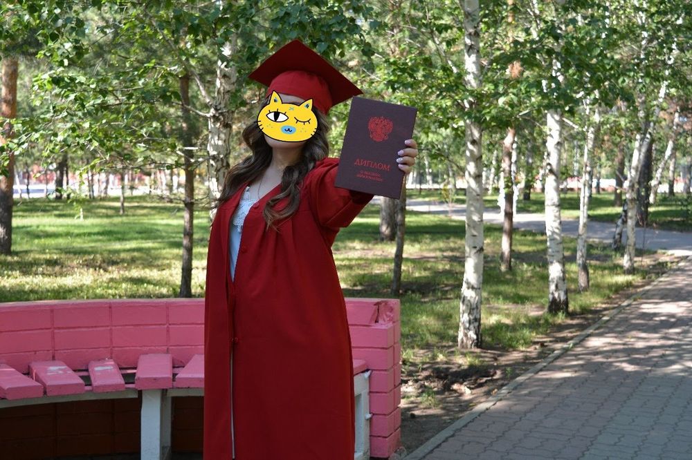 Мантия и головной убор выпускника