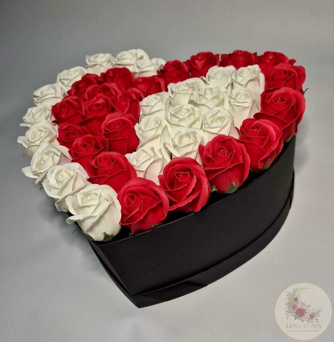 Aranjament floral din trandafiri de sapun