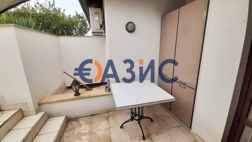 Петстаен апартамент с изглед към морето и планината в Свети Влас в