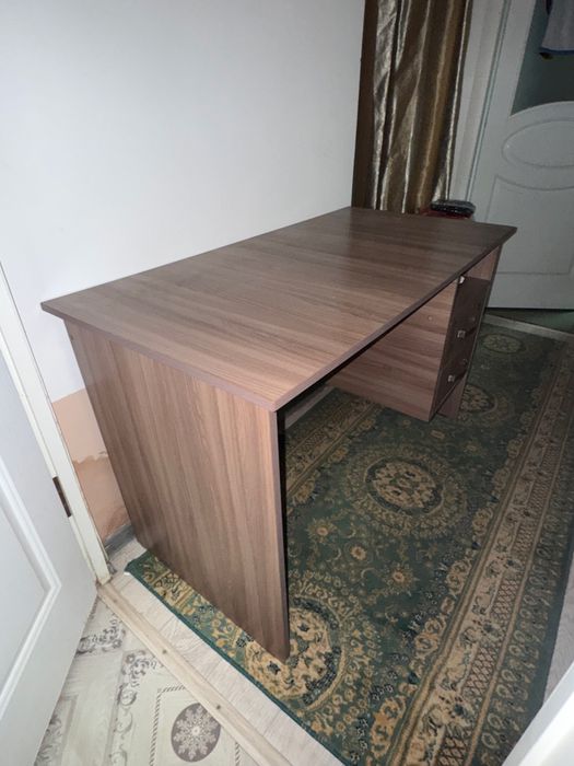 Продается стол 120см