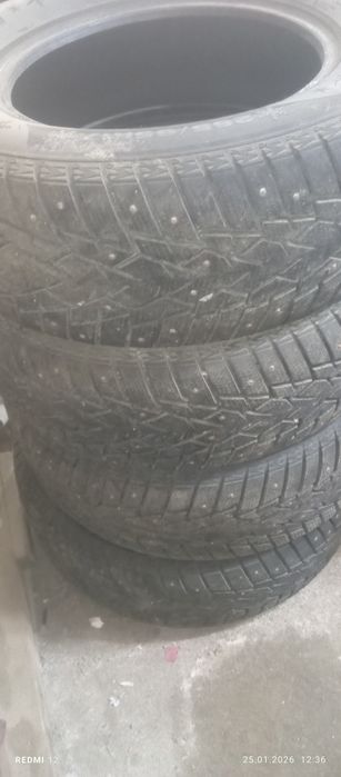 Продам два комплекта резины