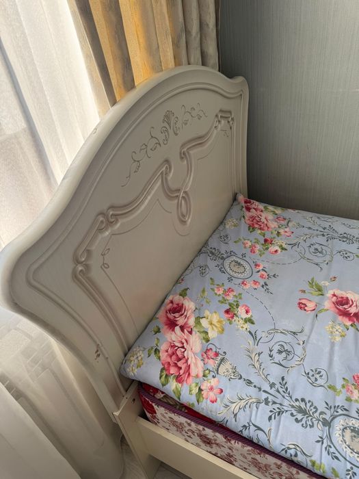 Кровать с матрасом