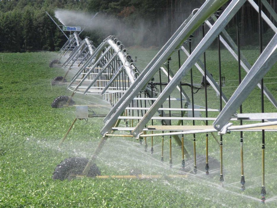 Vand sisteme de irigatii: picurare ,tamburi,pivoti ,motopompe,etc...