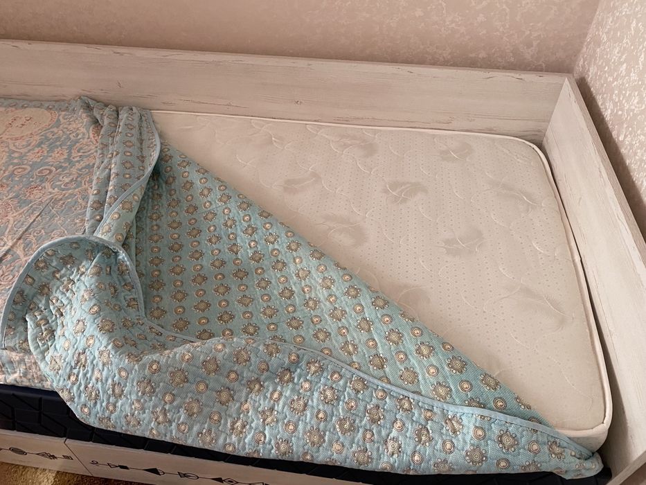 Кровать подростковая