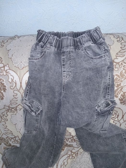 Джинсы чёрные,почти новые