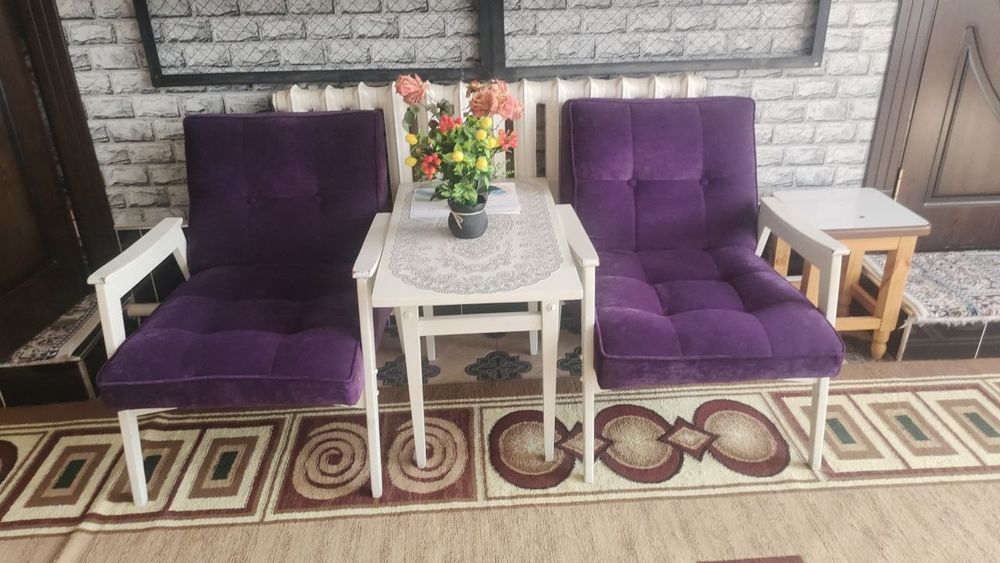 Yumshoq mebel 2ta kreslo 2ta pufik jurnalik stol