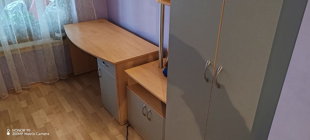 Стилни бюро и гардероб