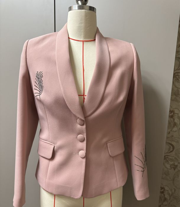 Женский брючный костюм