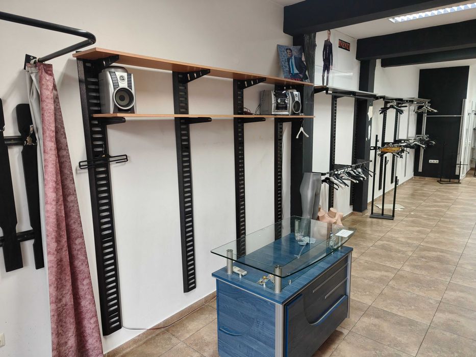 Продавам магазин 56кв.м., Център, 2010г., Климатик, Санитарен възел