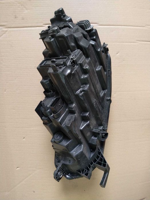 Фар десен SKODA OCTAVIA 2024