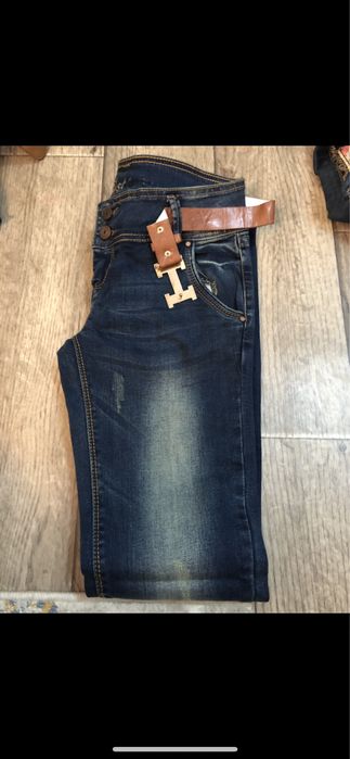 Женские джинсы.